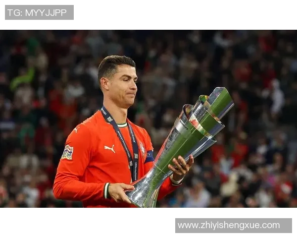 庆祝足球巨星C罗生日的精彩瞬间与辉煌成就回顾 庆祝足球巨星C罗生日的精彩瞬间与辉煌成就回顾